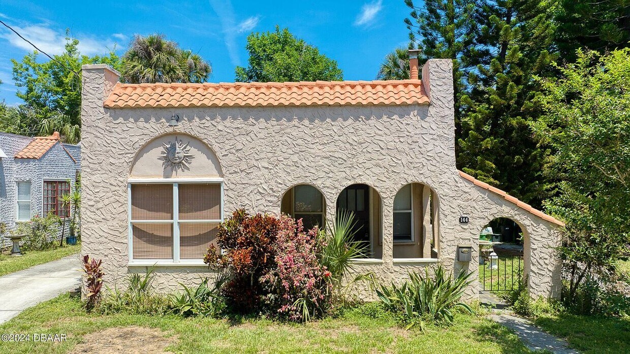 Foto principal - 2 Bed 1 Bath Home | Pet Friendly | Washer ...