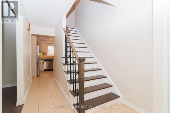 Building Photo - 1805 Pattinson Crescent