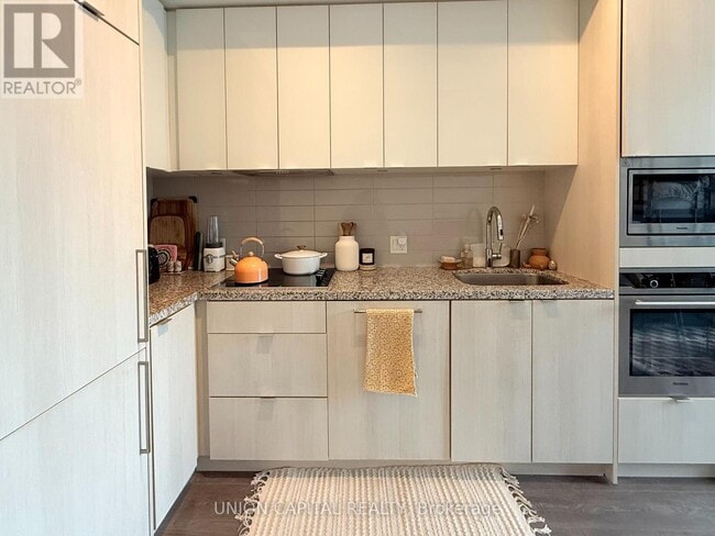 Photo du bâtiment - 115 Blue Jays Way