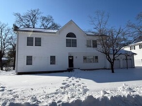 Building Photo - 534 Apple Dr