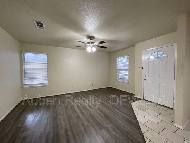 Building Photo - 121 Cambridge Dr