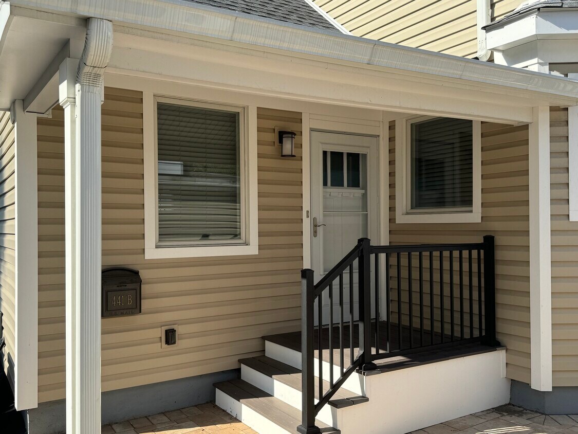 Covered, private entrance off small patio - 441 New York Ave