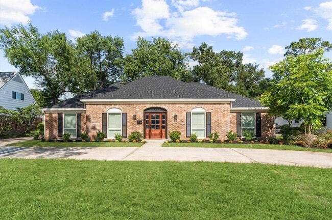 Building Photo - 322 N Wilcrest Dr