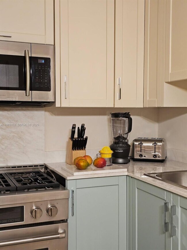 Foto del edificio - 131 Zamora Ave