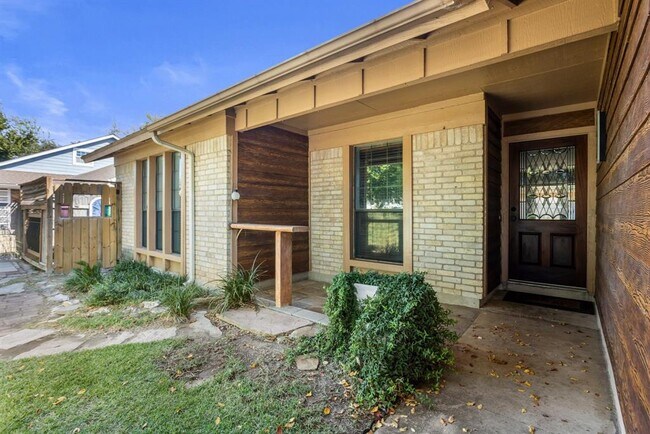 Building Photo - 11707 Blackhawk Dr