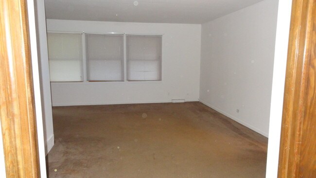 Building Photo - 1502 Wakeman Ave