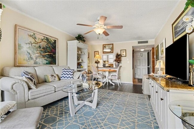 Foto del edificio - 200 Forest Lakes Blvd