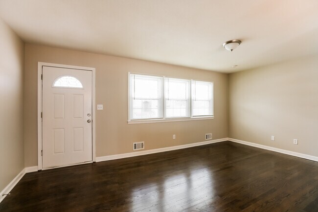 Building Photo - Lovely 3 bedroom