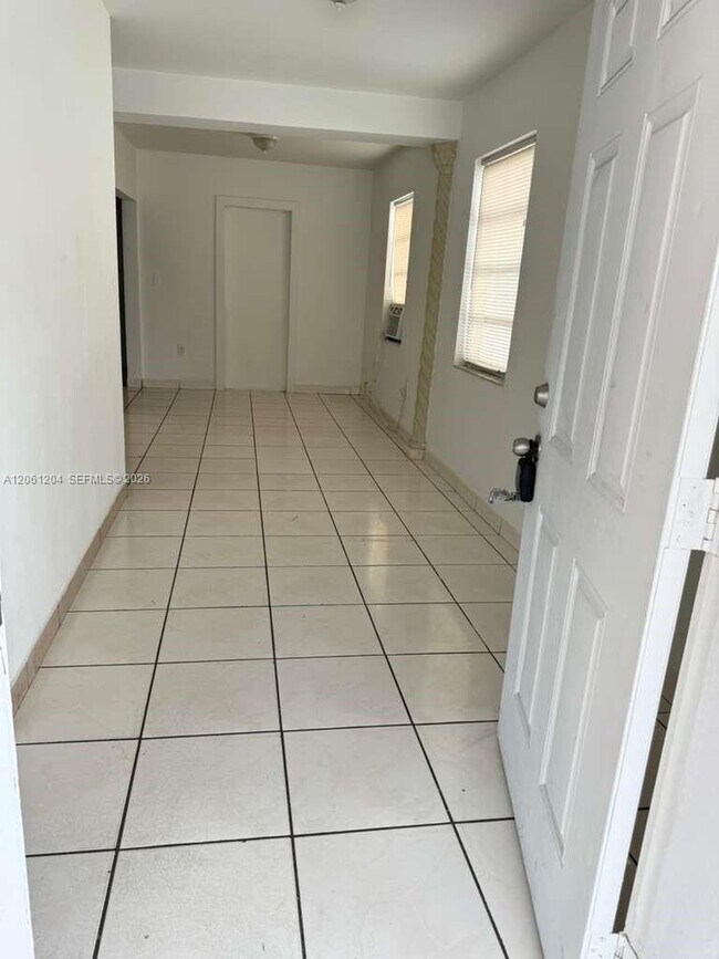 Foto del edificio - 526 SW 64th Ave