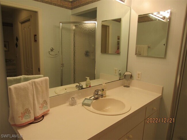 Foto del edificio - 8076 Queen Palm Ln