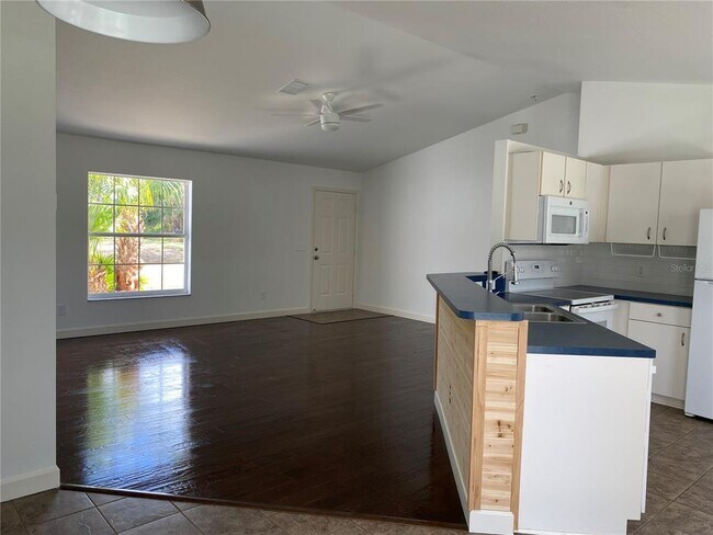 Foto del edificio - 2217 Pickard Ln