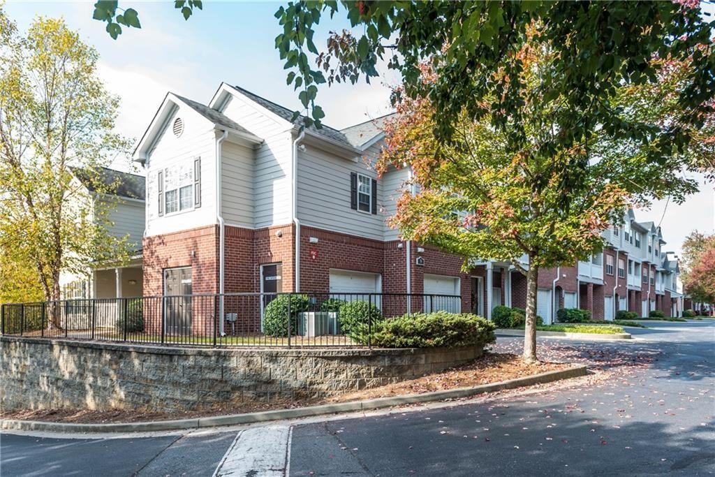 Building Photo - 8102 Woodland Ln