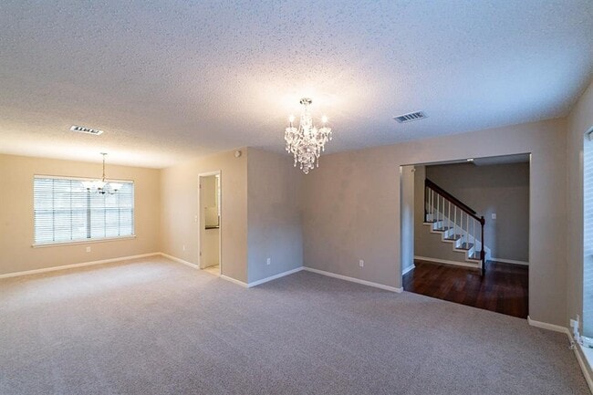 Foto del edificio - 75 Breezy Point Pl
