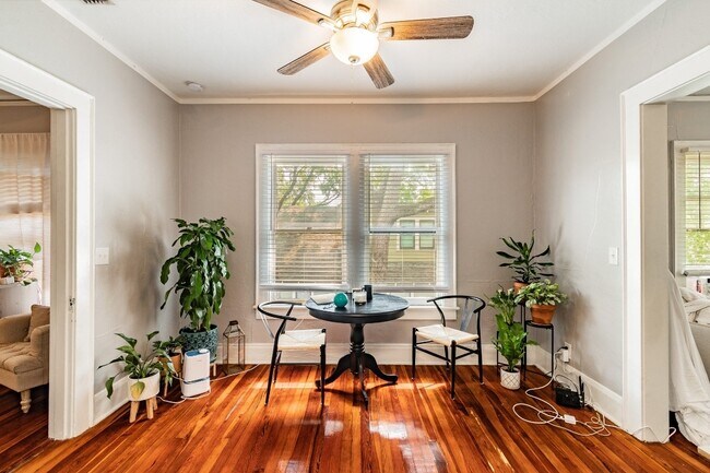 Amazing dining area (room for full table) - 1903 W Jetton Ave