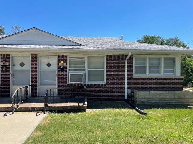 Building Photo - 889 S Hillcrest St