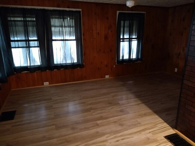 Foto del edificio - 238 N Main St