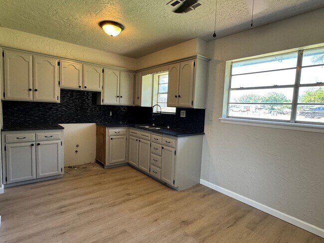 Foto del edificio - 5507 Briarwood Dr NW