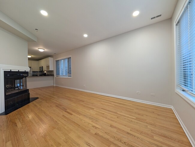 Foto del edificio - 1547 W Walton St