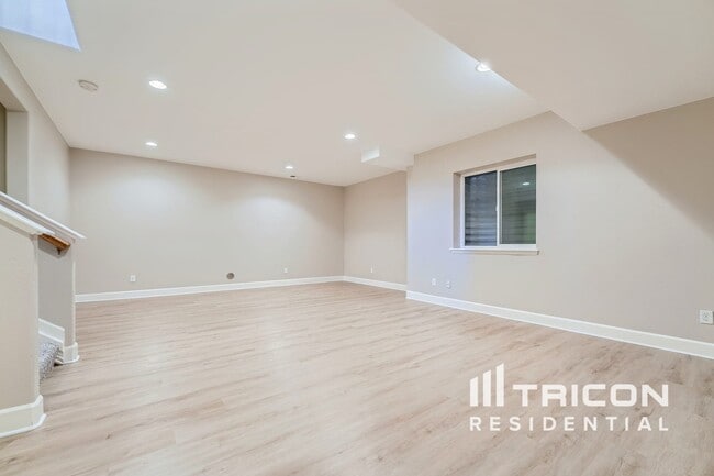 Building Photo - 26110 E Davies Dr