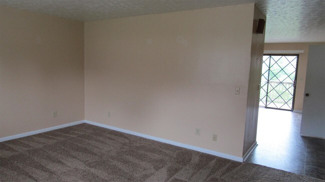 Foto del edificio - 300 Crestview Dr