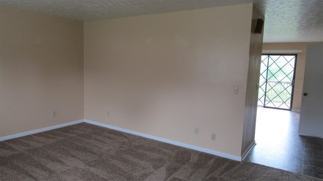 Building Photo - 300 Crestview Dr