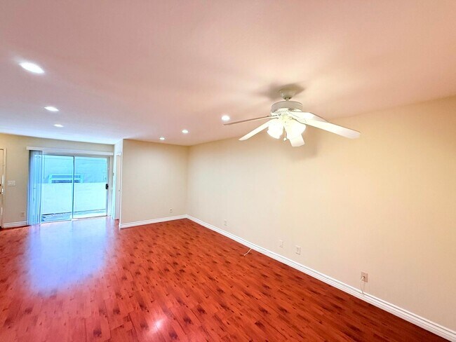 Building Photo - 12251 Moorpark St