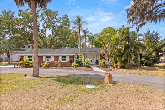 Foto del edificio - 4760 Lake Cecile Dr