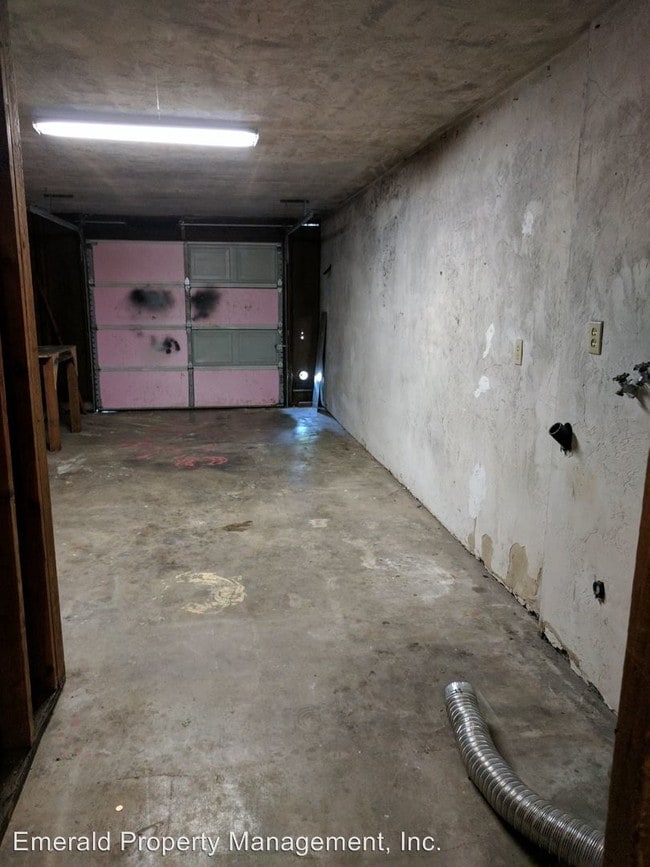 Building Photo - 988 N Cloverleaf Loop