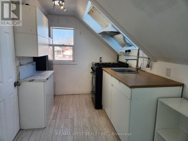 Building Photo - 32 Pritchard Ave