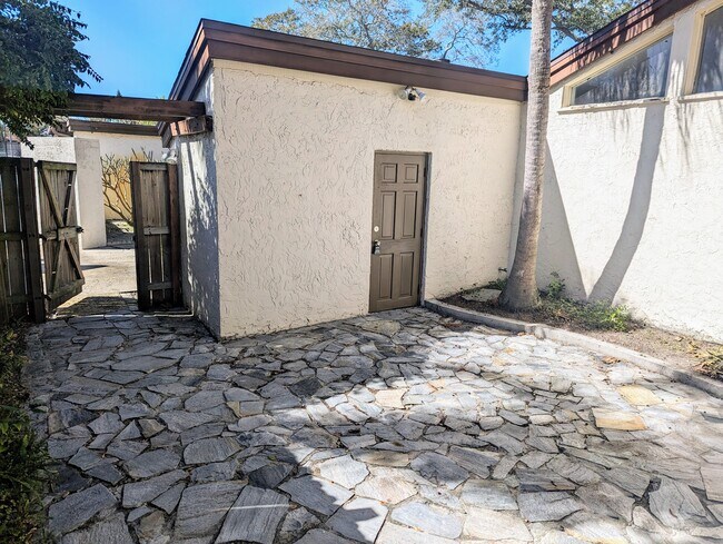 Building Photo - 2095 Sunset Point Rd