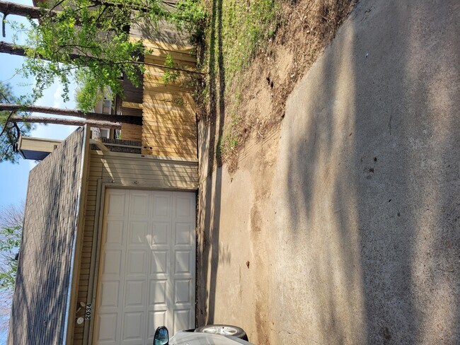 outside view - 2034 Fleur De Lis Ct
