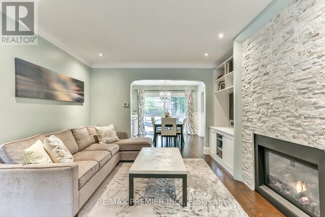 Building Photo - 684 Eglinton Ave E