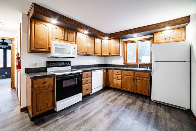 Building Photo - 29 Ellwood Ave