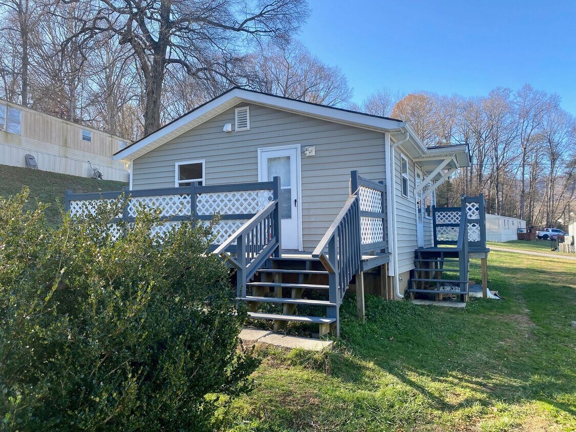 Foto principal - West AVL - Just off Smokey Park Highway, R...