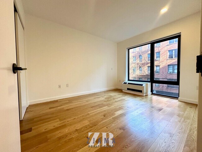Foto del edificio - 25 E 19th St