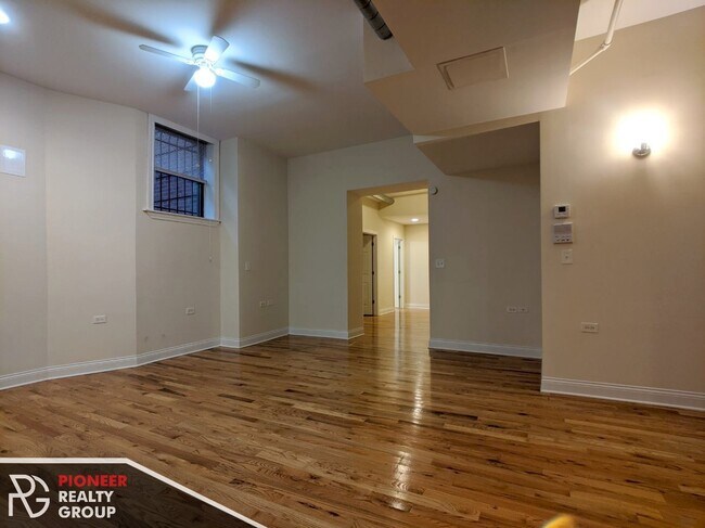Building Photo - 3525 N Racine Ave