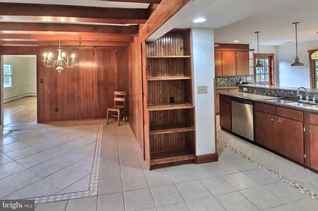 Building Photo - 439 Millstone River Rd