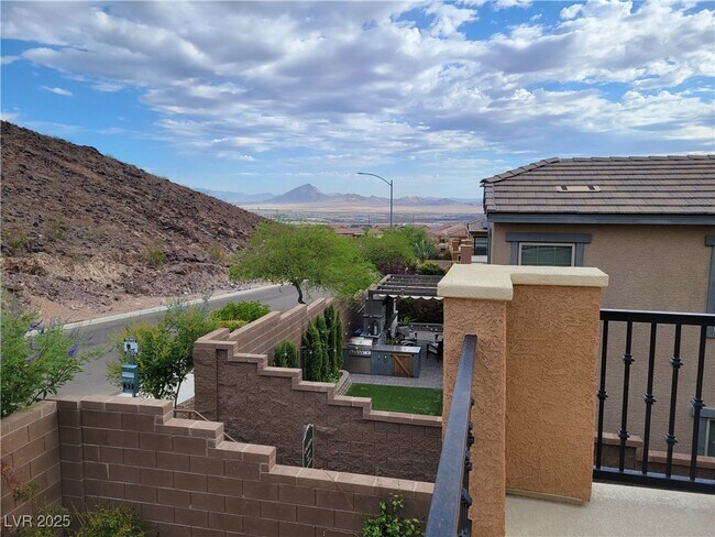 Foto del edificio - 309 Mandarin Hill Ln
