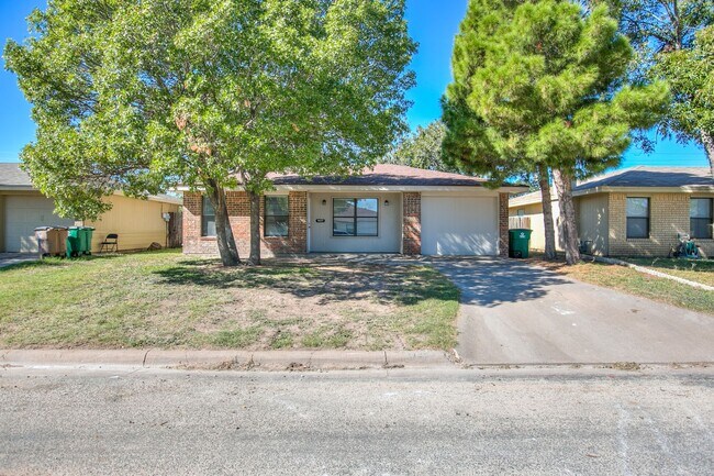 Building Photo - 4 Bedroom Home in Paulann!