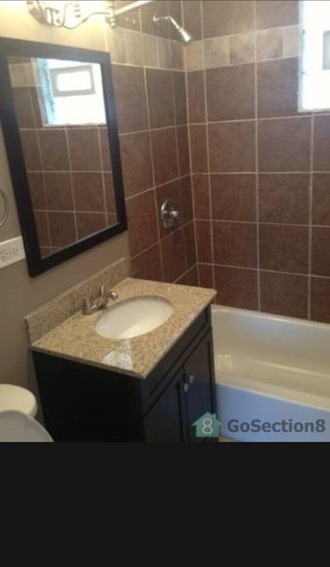 Building Photo - 9220 S Manistee Ave