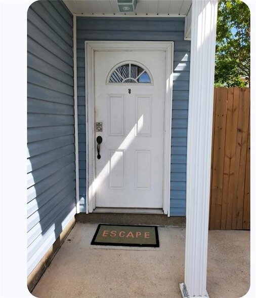 Building Photo - 870 Marina Dr