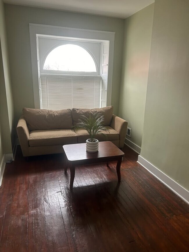 Foto del edificio - 1838 Rutland Ave