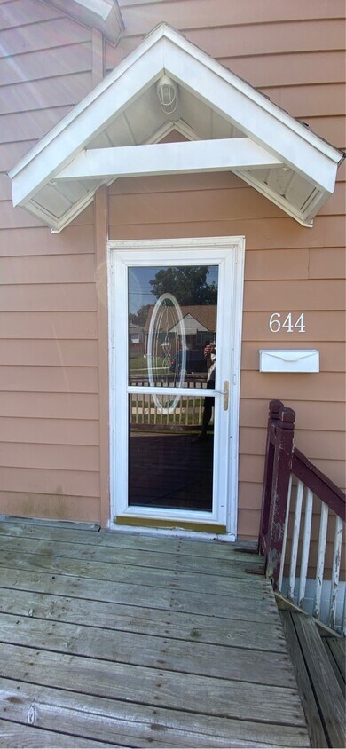 Primary Photo - 644 Rudolph Ave