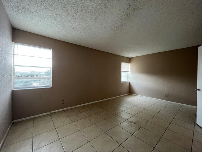 Foto del edificio - 8905 NW 28th Dr