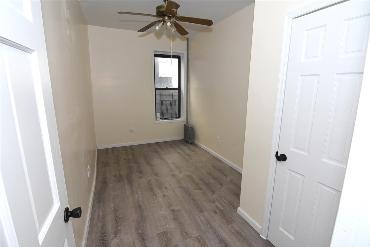 Foto principal - 3126 Coney Island Ave