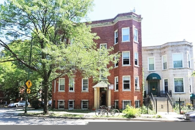 Building Photo - 2647 N Sacramento Ave