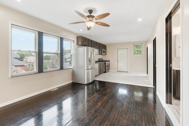 Building Photo - 4453 N Kildare Ave