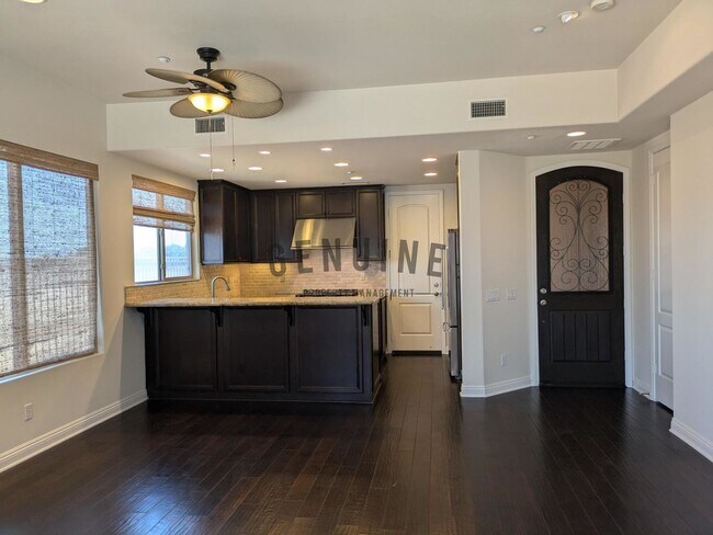 Building Photo - Spacious 3Bd 2.5Ba 2 Story Home w/ Fabulou...