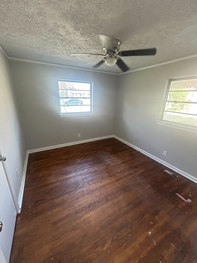 Building Photo - 1388 Adrian Ln