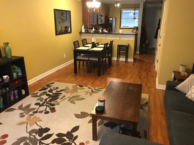 Foto del edificio - 1330 Green Oaks Ln